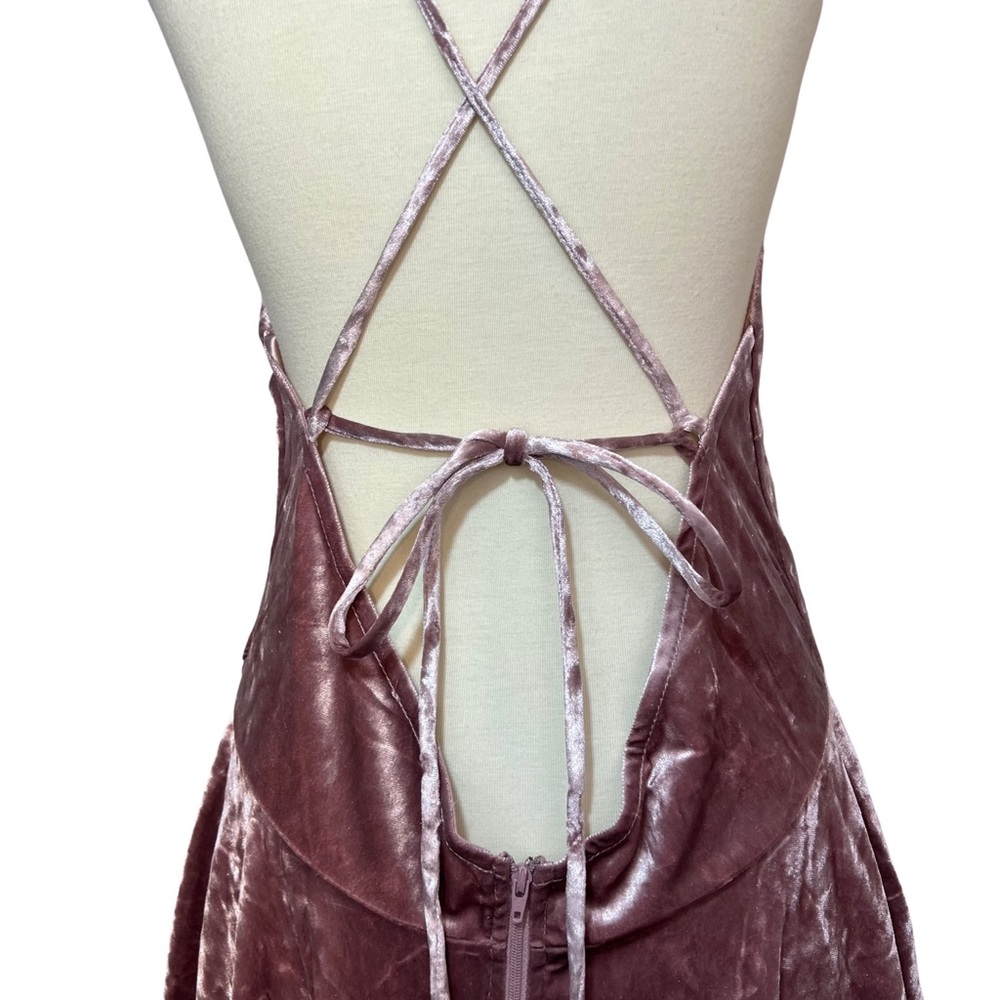 Sexy Plus Size Mauve Crushed Velvet Scoop Neck Mini Dress - Picture 11 of 13